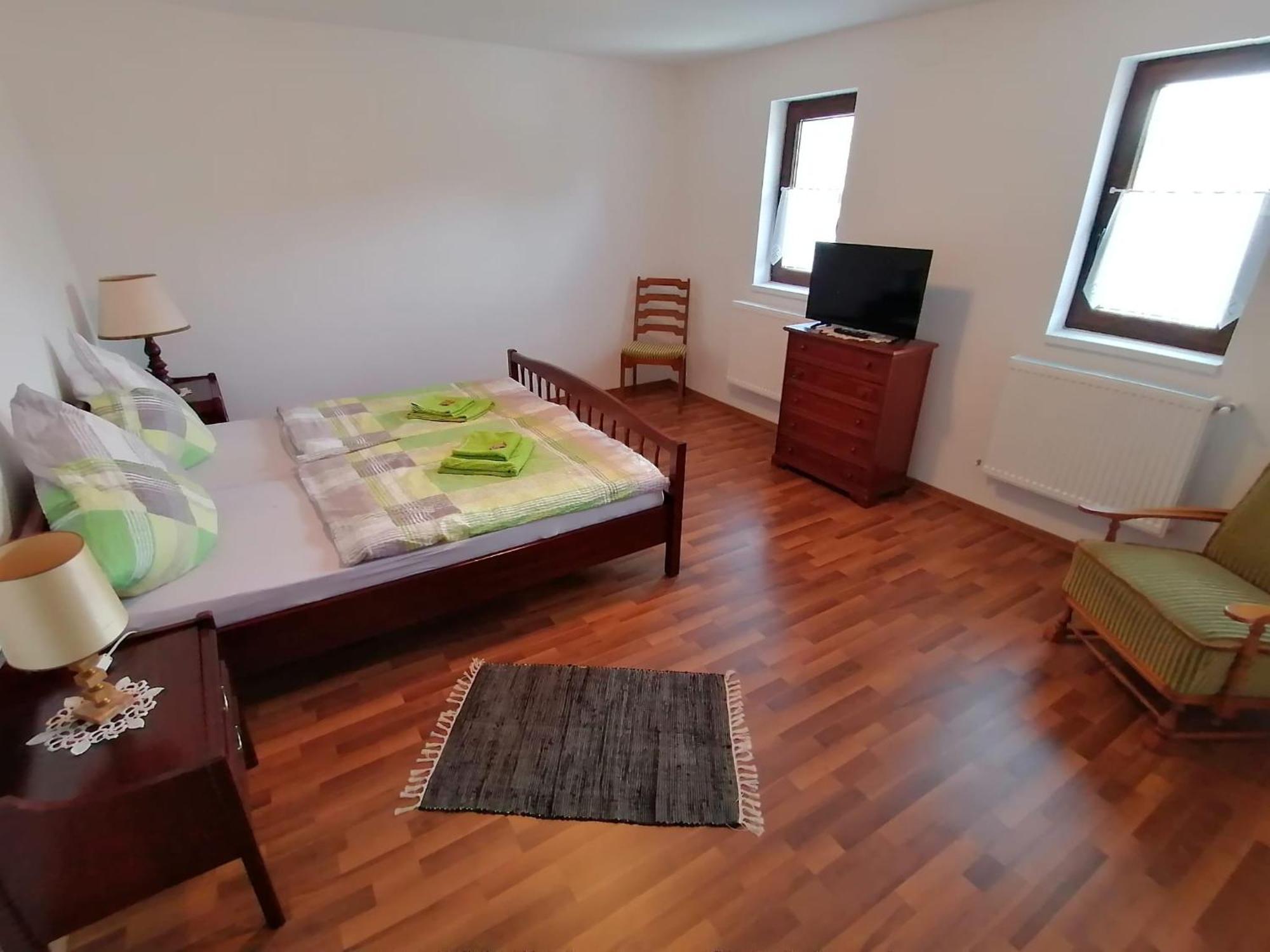 Hotel Casa Bunicii Sasca Montană Exteriér fotografie