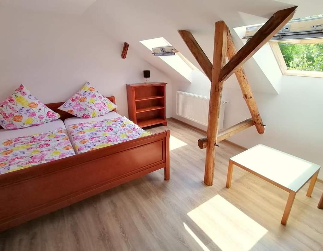 Hotel Casa Bunicii Sasca Montană Exteriér fotografie