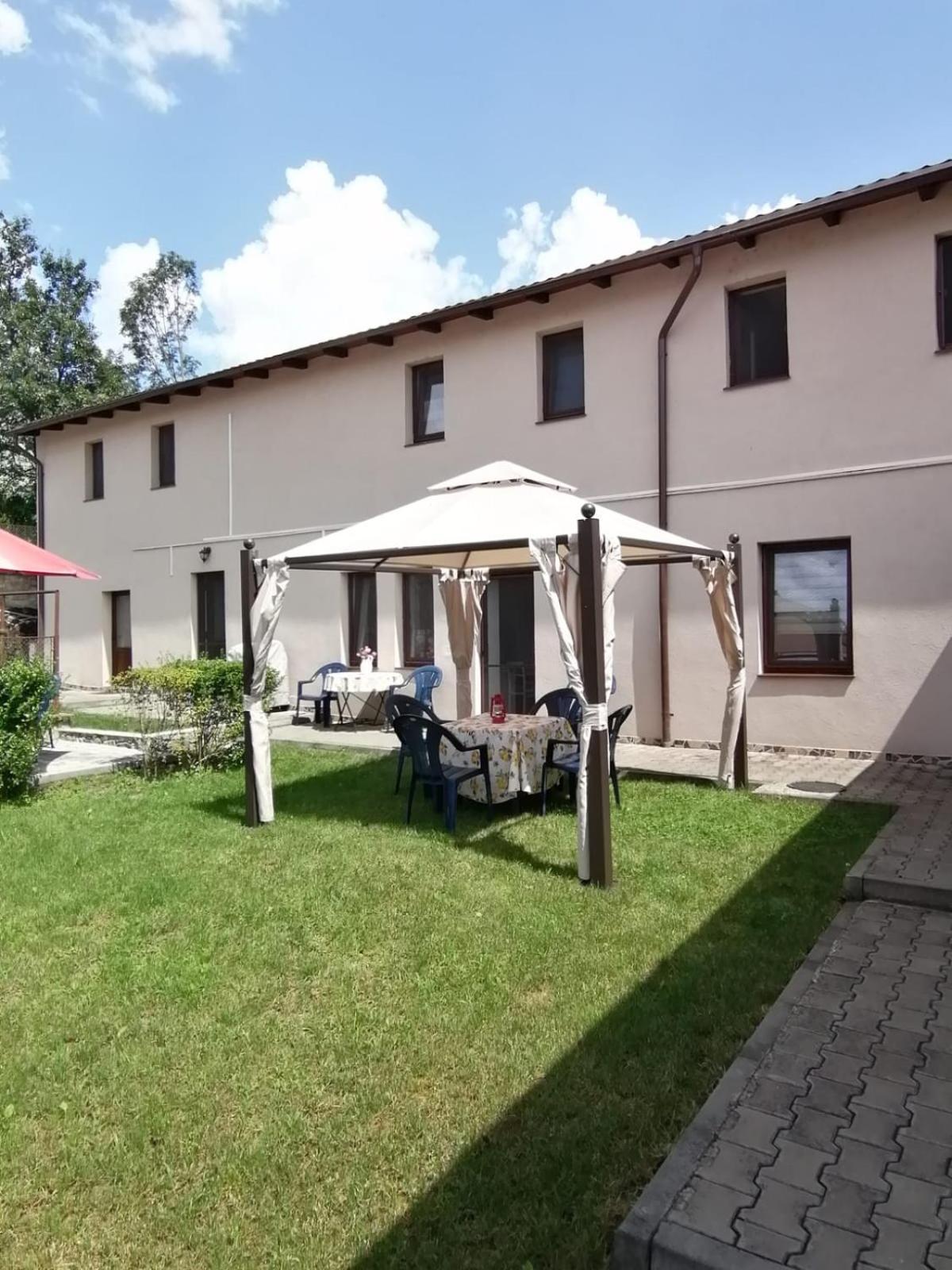 Hotel Casa Bunicii Sasca Montană Exteriér fotografie