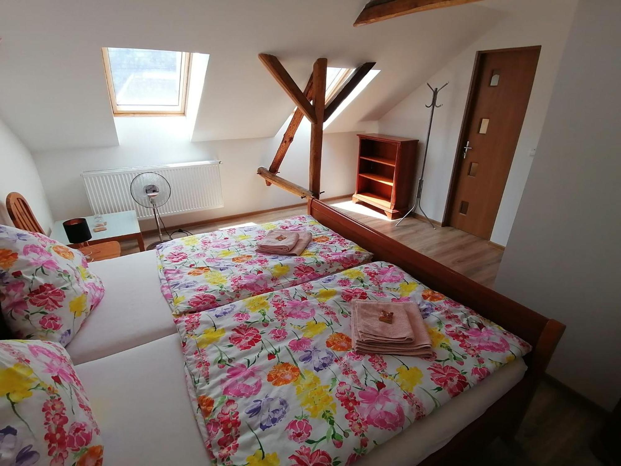 Hotel Casa Bunicii Sasca Montană Exteriér fotografie